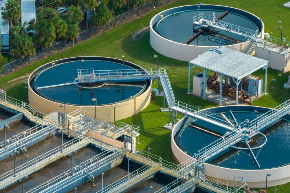 El proceso de potabilización del agua se realiza en las ETAP